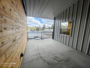 693 SE Glenwood Dr, Bend, OR for lease Interior Photo- Image 1 of 2