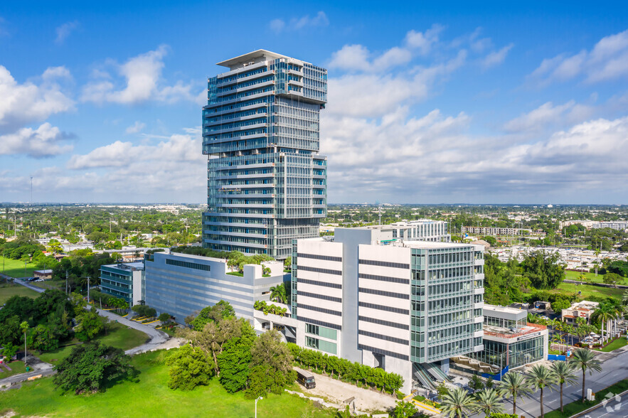 21500 Biscayne Blvd, Aventura, FL for lease - Building Photo - Image 1 of 10