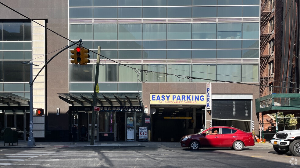 4235 Main St, Flushing, NY for sale - Building Photo - Image 3 of 36