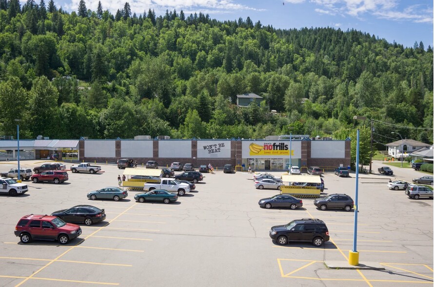 1502 Columbia Ave, Castlegar, BC for lease - Building Photo - Image 3 of 3