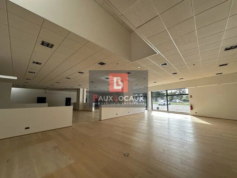 Retail in Avignon for lease - Interior Photo - Image 3 of 12