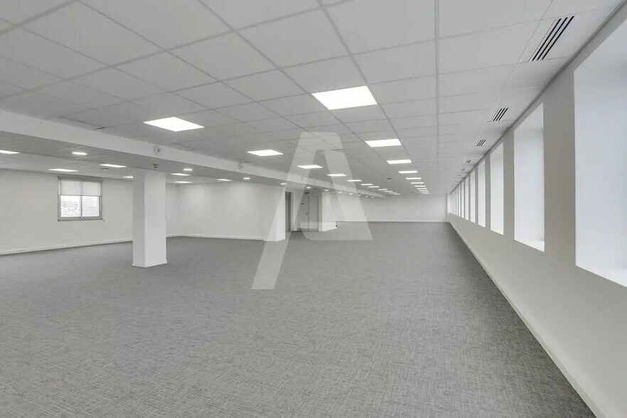 Office in Ivry-sur-Seine for lease - Interior Photo - Image 1 of 4