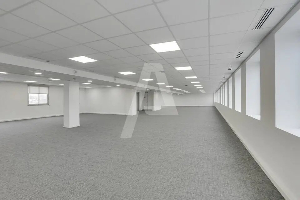 Office in Ivry-sur-Seine for lease Interior Photo- Image 1 of 5