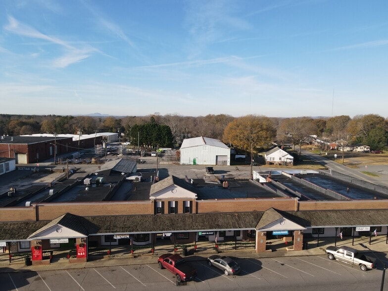 100-112 S Main St, Stanley, NC for lease - Building Photo - Image 3 of 9
