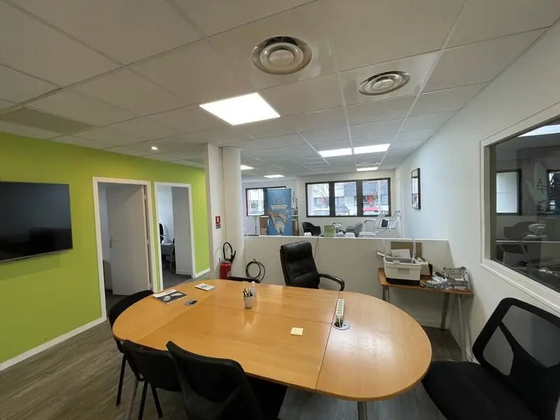 Office in Saint-Herblain for sale Interior Photo- Image 1 of 12