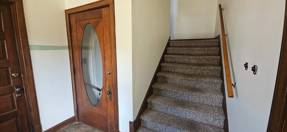115 W Spring St, Chippewa Falls, WI for sale - Interior Photo - Image 3 of 17