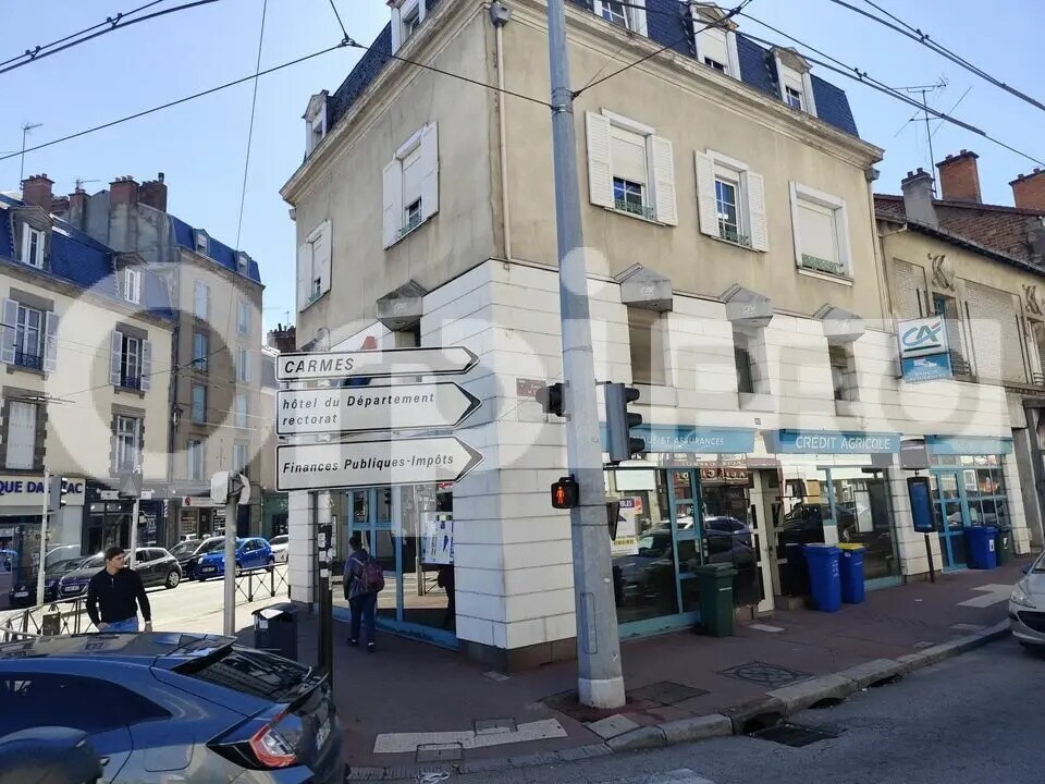 Retail in Limoges for lease Building Photo- Image 1 of 8