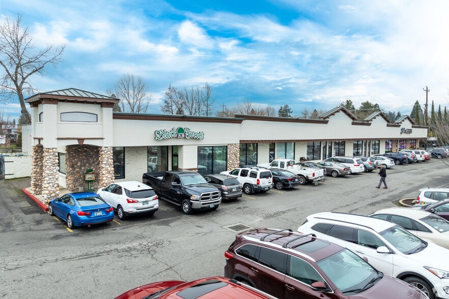 820 NE E St, Grants Pass, OR for sale - Building Photo - Image 3 of 10