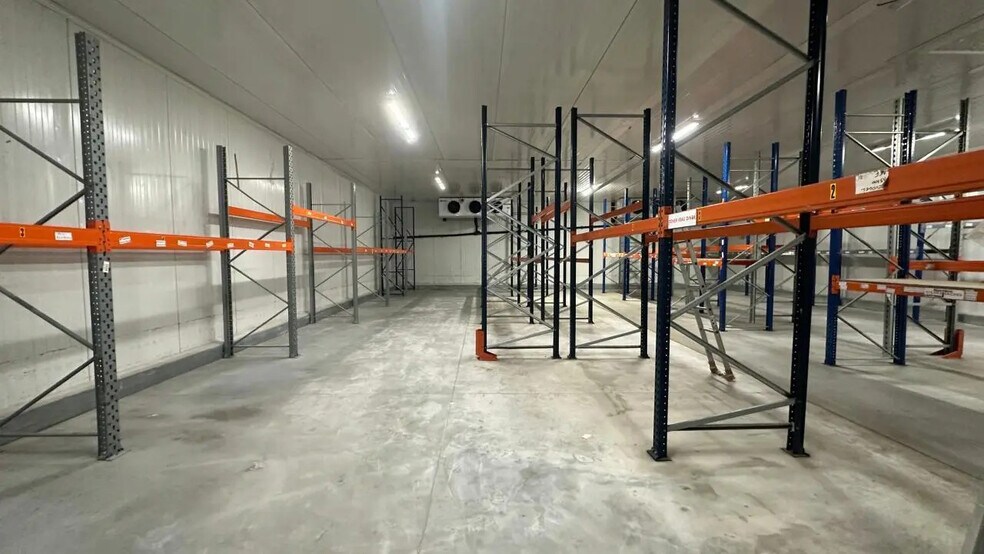 Flex in Montreuil for sale - Building Photo - Image 2 of 7