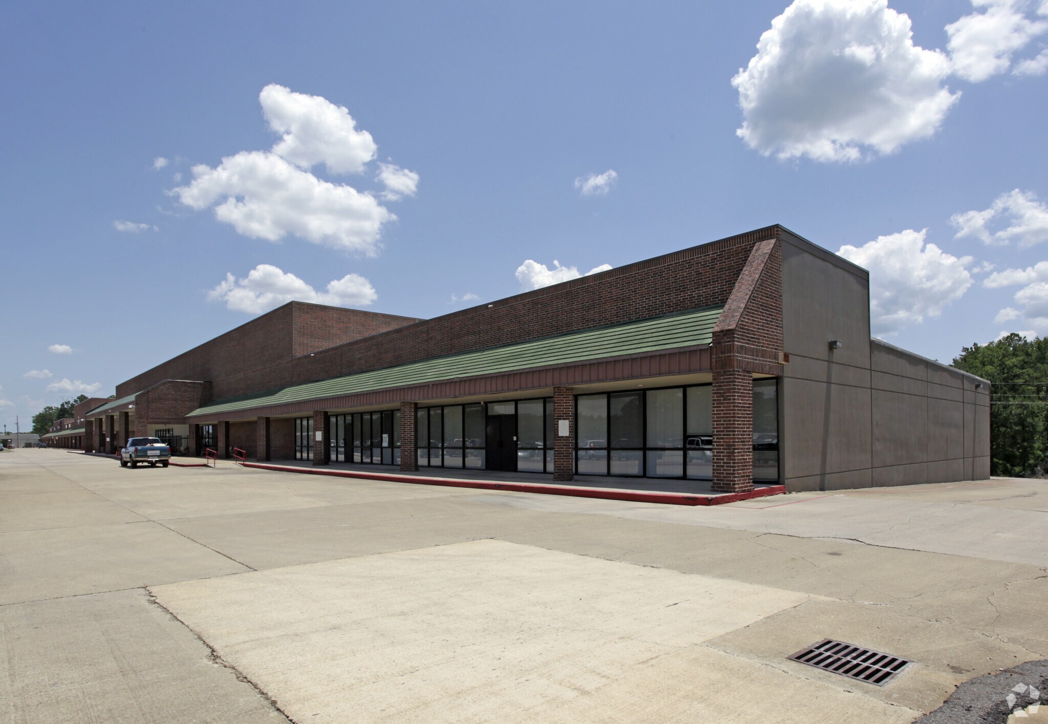 325-355 E Bert Kouns Expy, Shreveport, LA for sale Primary Photo- Image 1 of 1