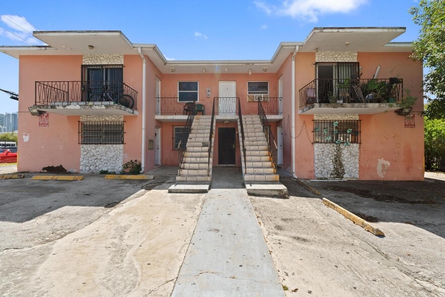 Little Havana Apartment Portfolio portfolio of 2 properties for sale on LoopNet.com - Building Photo - Image 2 of 11