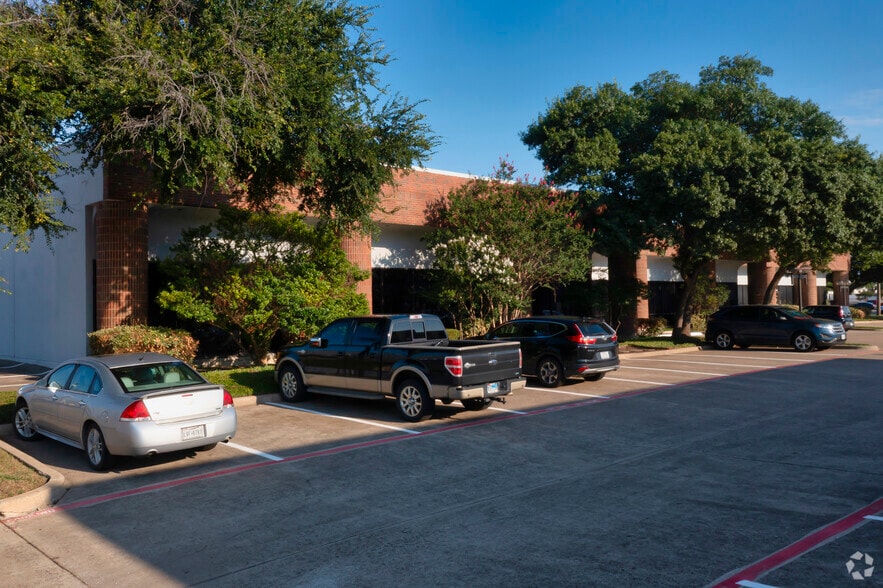 10440-10460 Miller Rd, Dallas, TX for lease - Building Photo - Image 2 of 7