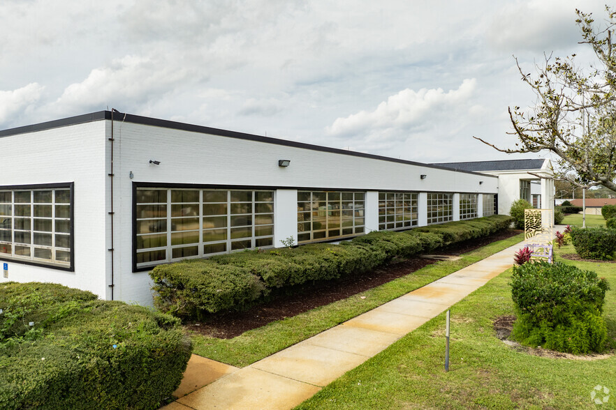 3425 Lake Alfred Rd, Winter Haven, FL for lease - Primary Photo - Image 1 of 7