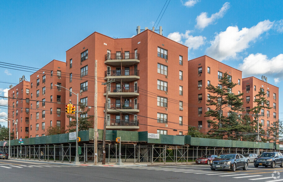 6910 Avenue U, Brooklyn, NY for lease - Primary Photo - Image 1 of 22