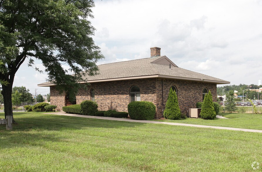 1481 Pleasant Valley Dr, Manchester, CT for lease - Primary Photo - Image 2 of 14