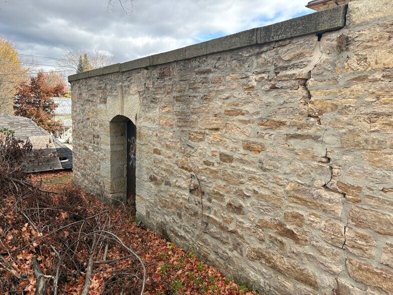 62 Beckwith Rue E, Perth, ON for sale - Building Photo - Image 3 of 14