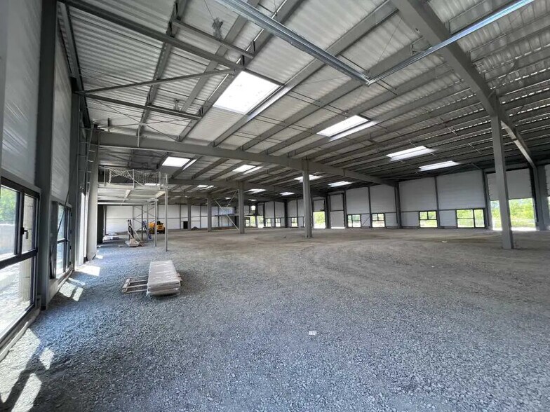 Flex in Goven for lease - Building Photo - Image 1 of 3