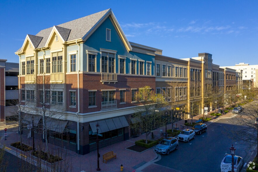 52155275 W 116th Pl, Leawood, KS 66211