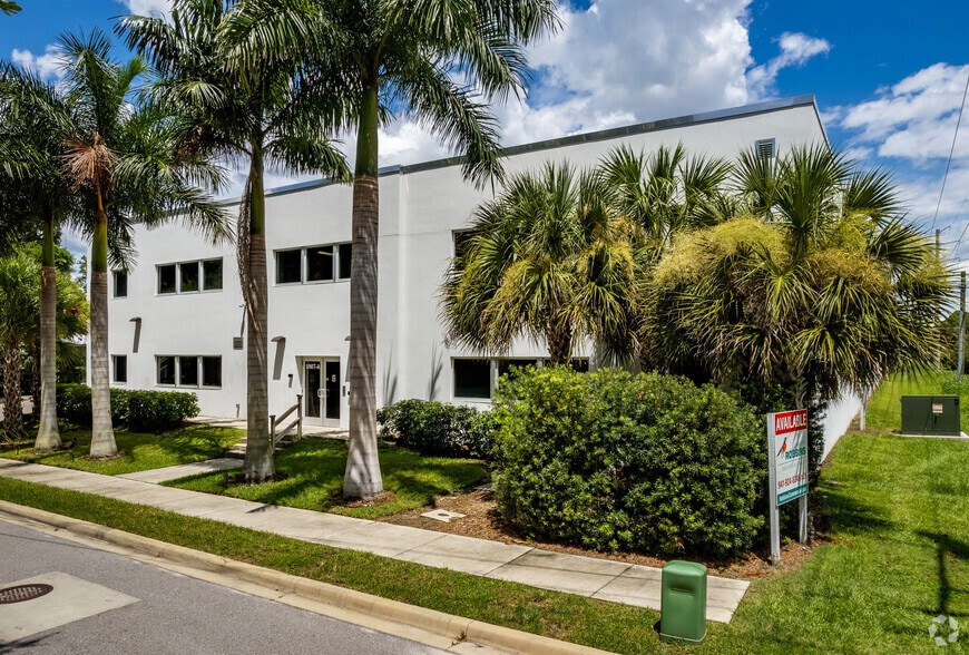 1060 Goodrich Ave, Sarasota, FL for sale - Primary Photo - Image 1 of 21