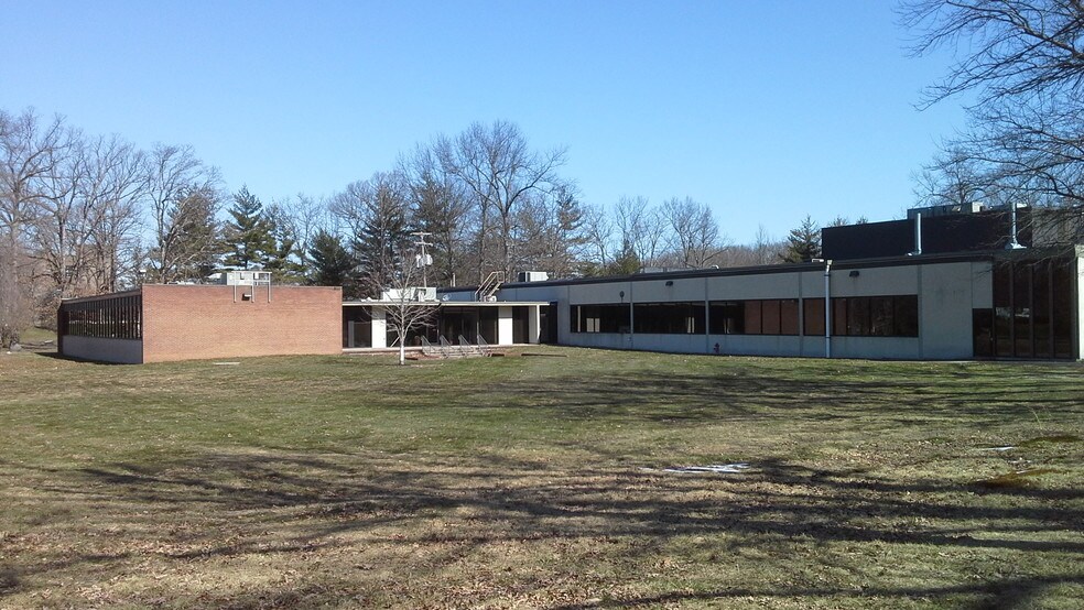 493 Old Trenton Rd, East Windsor, NJ 08512