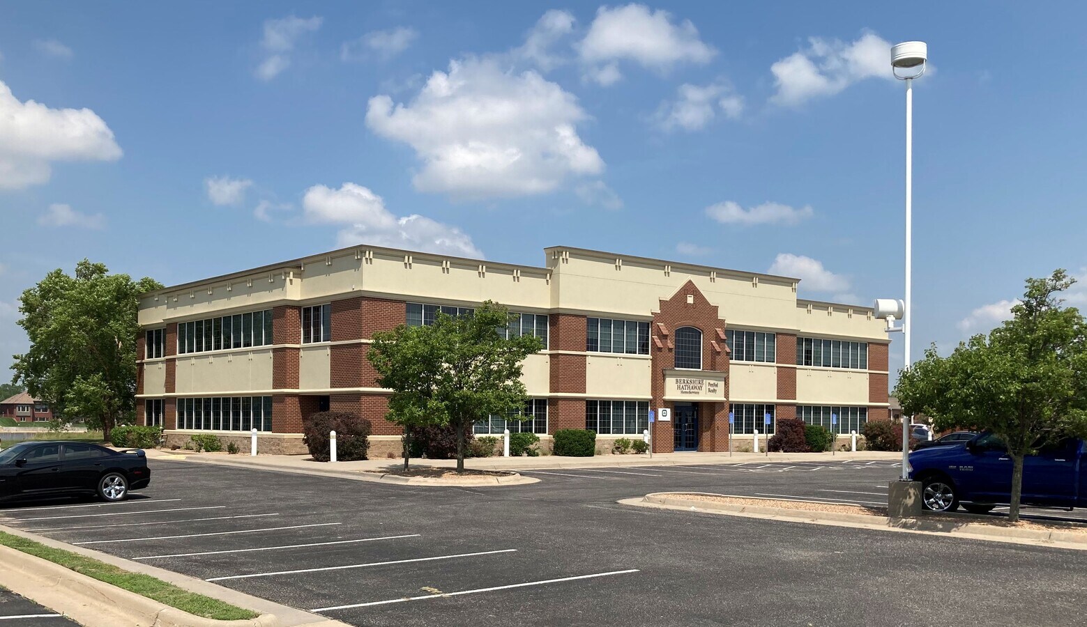 3531 N Ridge Rd, Wichita, KS 67205 Berkshire Hathaway Building