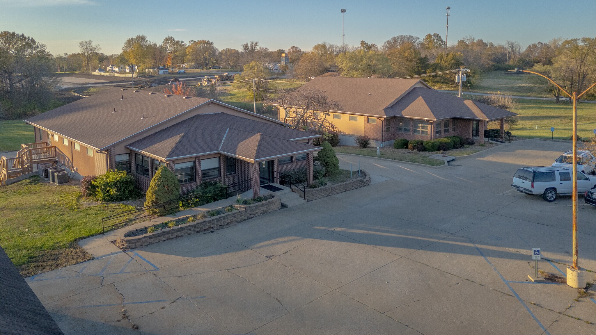 1006 N Jesse James Rd, Excelsior Springs, MO for sale Primary Photo- Image 1 of 1