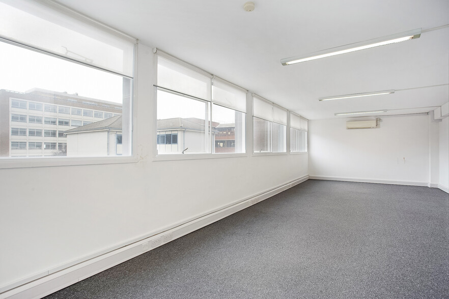 20-22 Worple Rd, London for lease - Interior Photo - Image 3 of 5