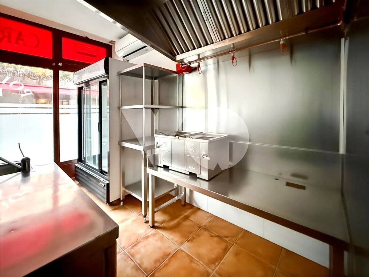 Madrid, MAD 28027 - Unit 11 - - Interior Photo - Image 2 of 9