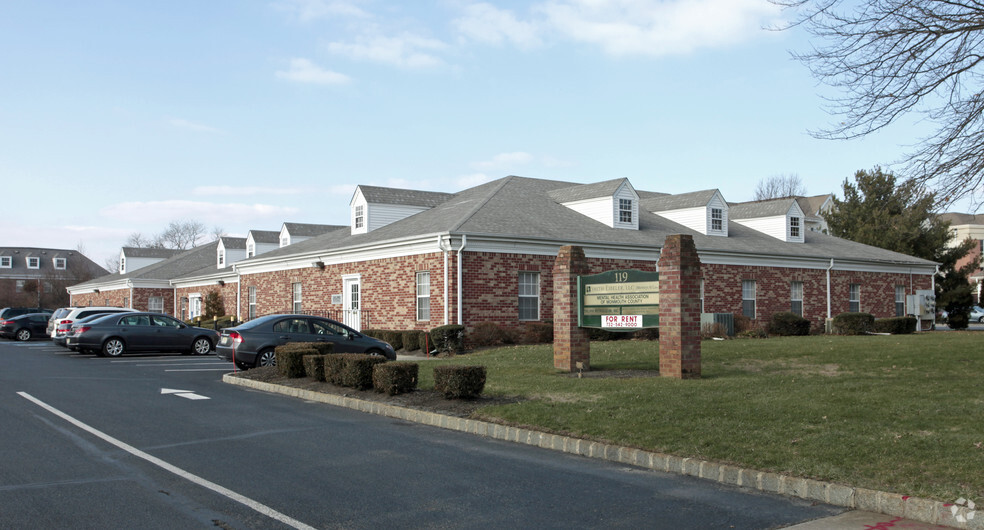 119 Avenue At the Cmn, Shrewsbury, NJ for lease - Primary Photo - Image 1 of 1