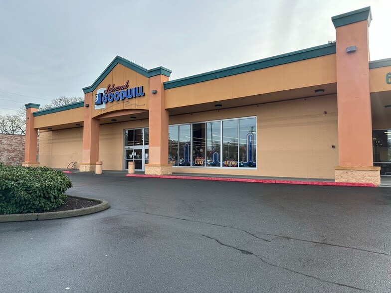 Lakewood Square Neighborhood Center portfolio of 5 properties for sale on LoopNet.com - Building Photo - Image 2 of 7