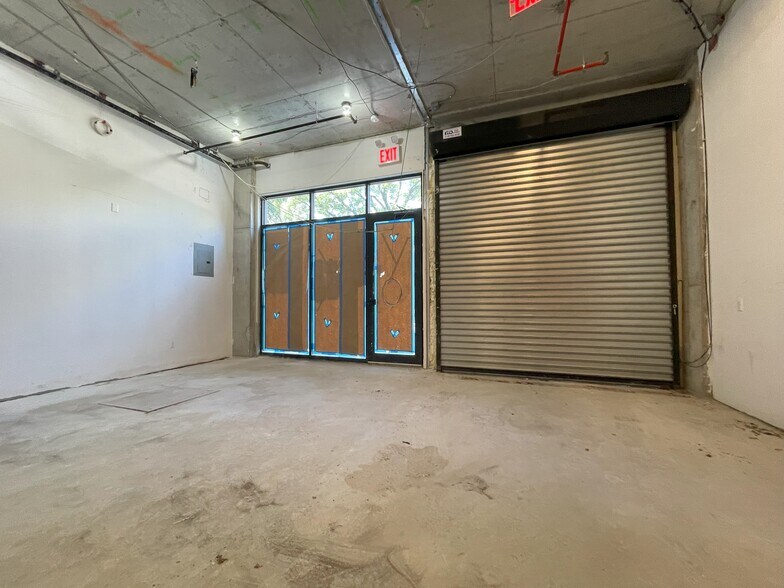 22 Frost St, Brooklyn, NY for lease - Building Photo - Image 2 of 5