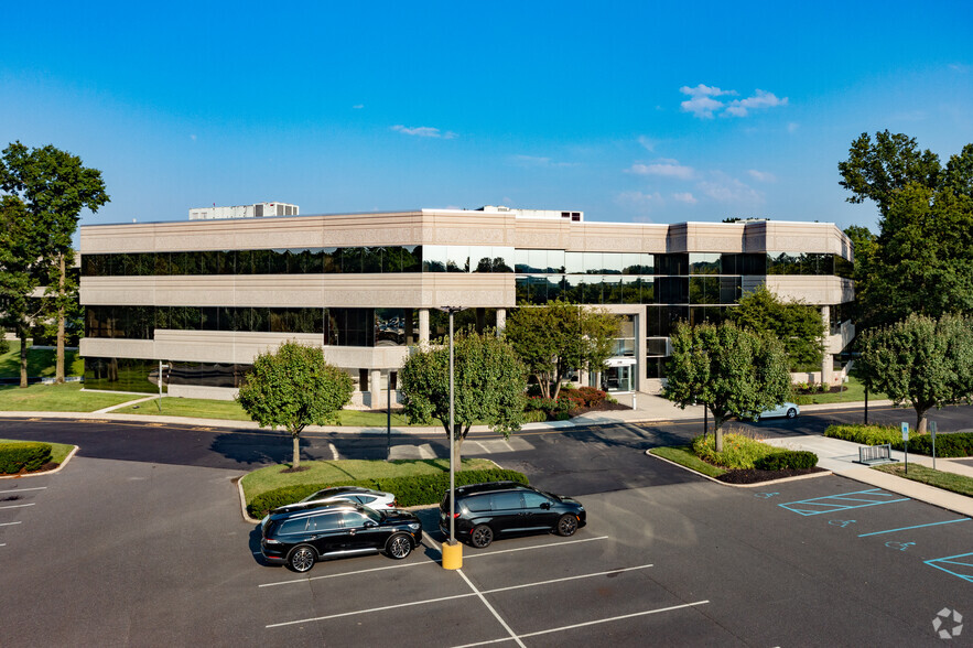 200 Lake Dr E, Cherry Hill, NJ for lease - Building Photo - Image 3 of 9