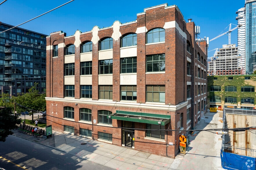 495-517 Wellington St W, Toronto, ON for lease - Building Photo - Image 3 of 7