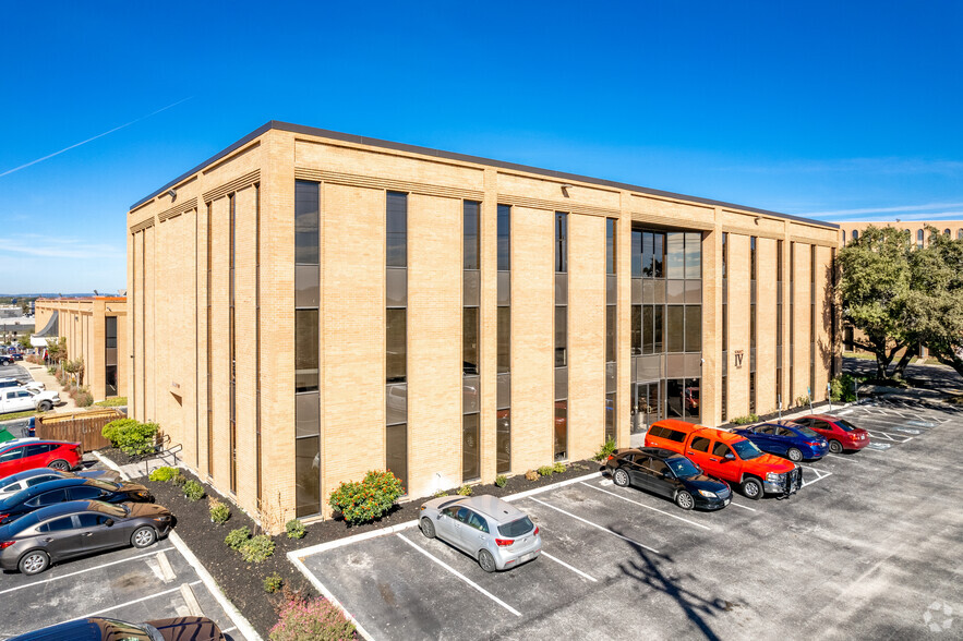 5805 Callaghan Rd, San Antonio, TX for lease - Building Photo - Image 1 of 11