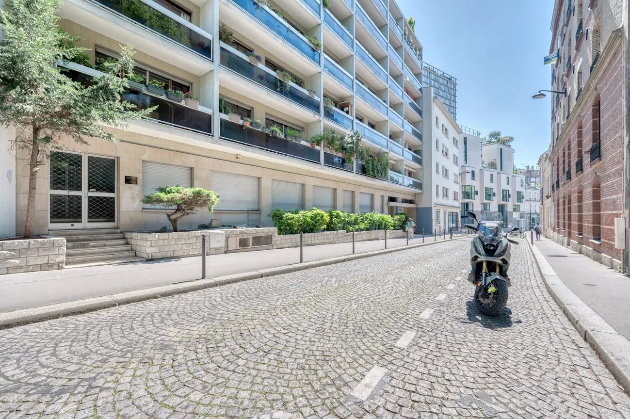 Office in Paris for lease Building Photo- Image 1 of 17