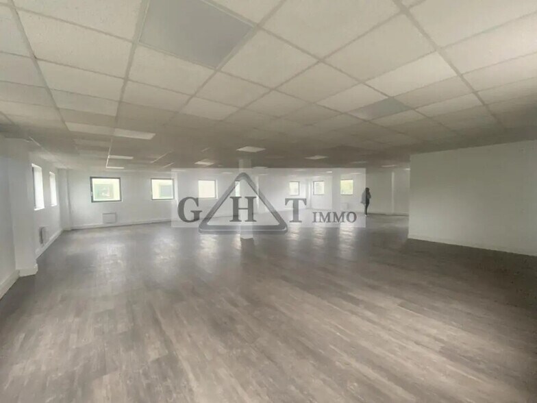 Office in Viry-Châtillon for lease - Interior Photo - Image 2 of 5