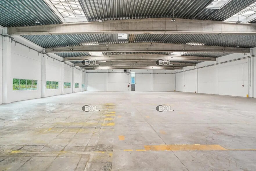 Industrial in Chilly-Mazarin for lease - Interior Photo - Image 2 of 8