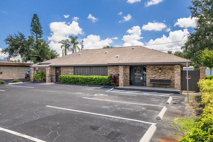 1701 66th St N, Saint Petersburg, FL for lease - Building Photo - Image 3 of 12