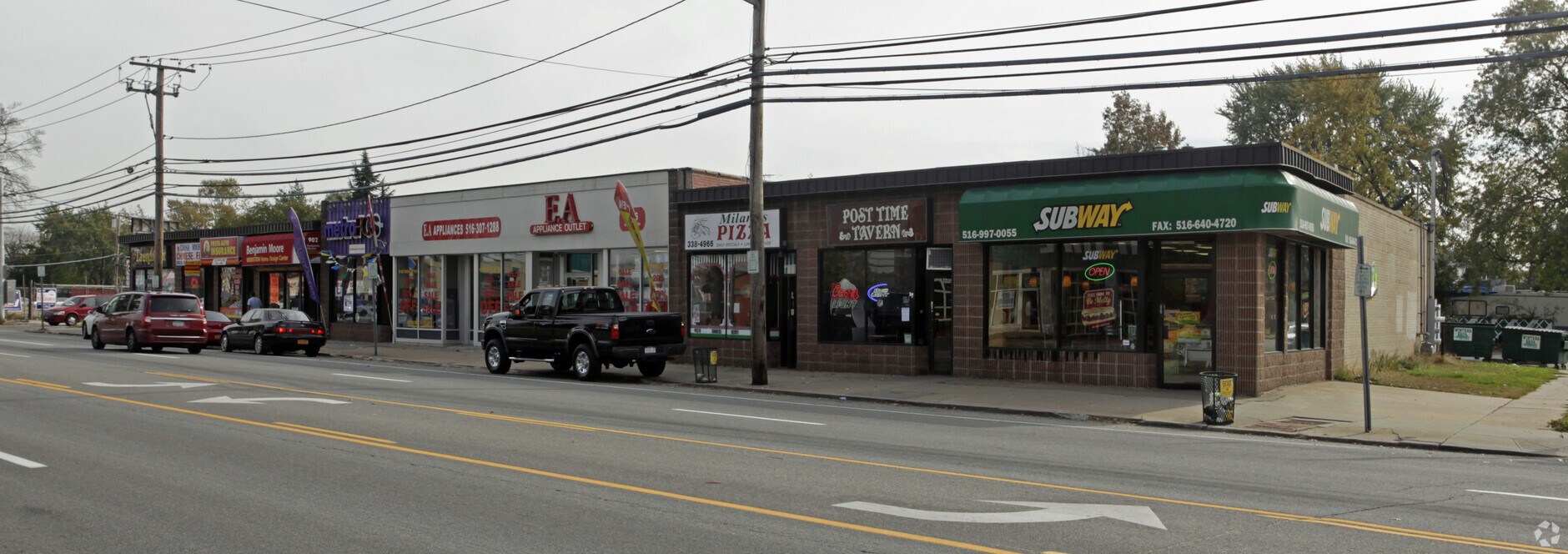 890908 Old Country Rd, Westbury, NY 11590