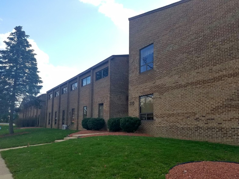 210-230 Collingwood Dr, Ann Arbor, MI for lease - Building Photo - Image 2 of 2