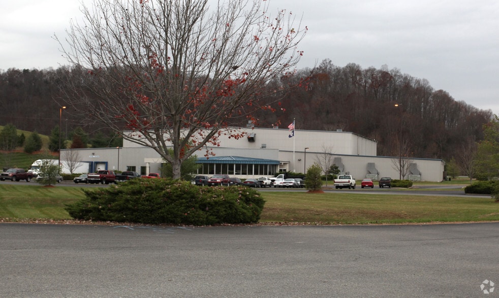 17921 Main St, Buchanan, VA for sale - Primary Photo - Image 1 of 38
