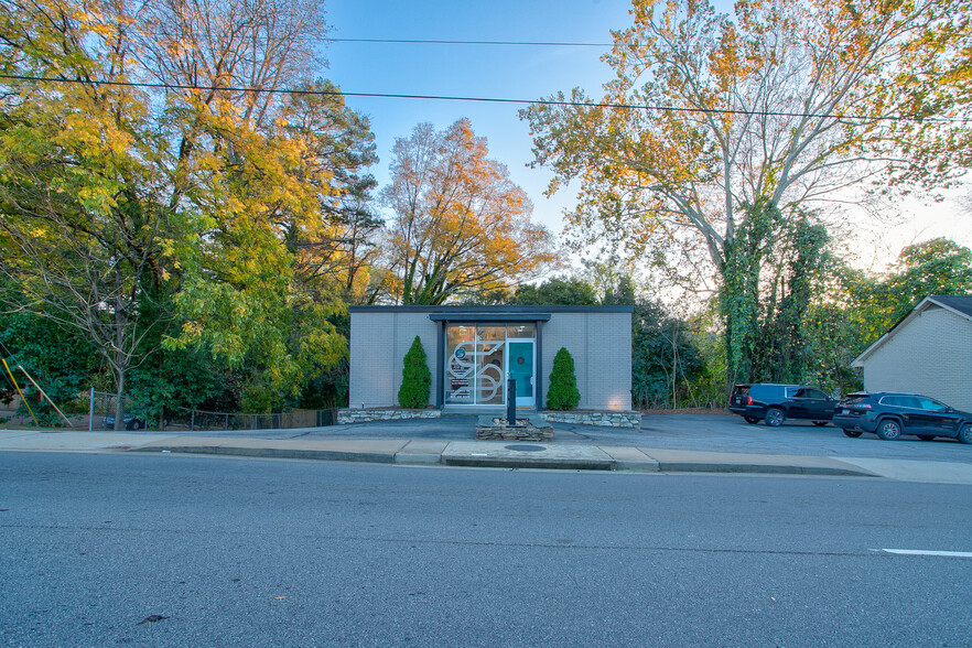 110 Laurens Rd, Greenville, SC for sale - Building Photo - Image 1 of 6