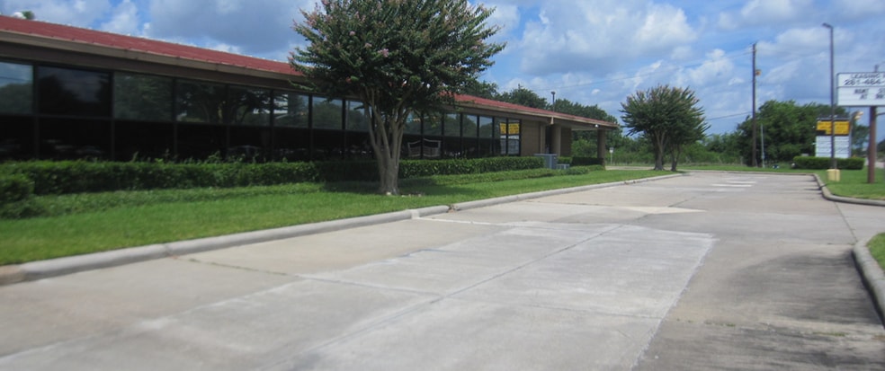 13630 Beamer Rd, Houston, TX for lease - Building Photo - Image 3 of 7