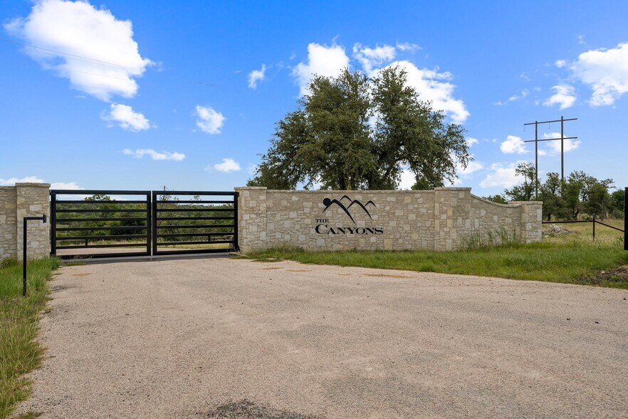 420 Canyons Dr, Fredericksburg, TX for sale - Building Photo - Image 2 of 5