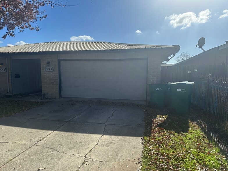 352 Jill Cir, Stockton, CA for sale - Building Photo - Image 2 of 10