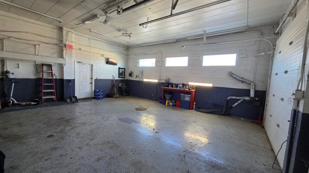 34165 S Gratiot Ave, Clinton Township, MI for lease - Building Photo - Image 3 of 6