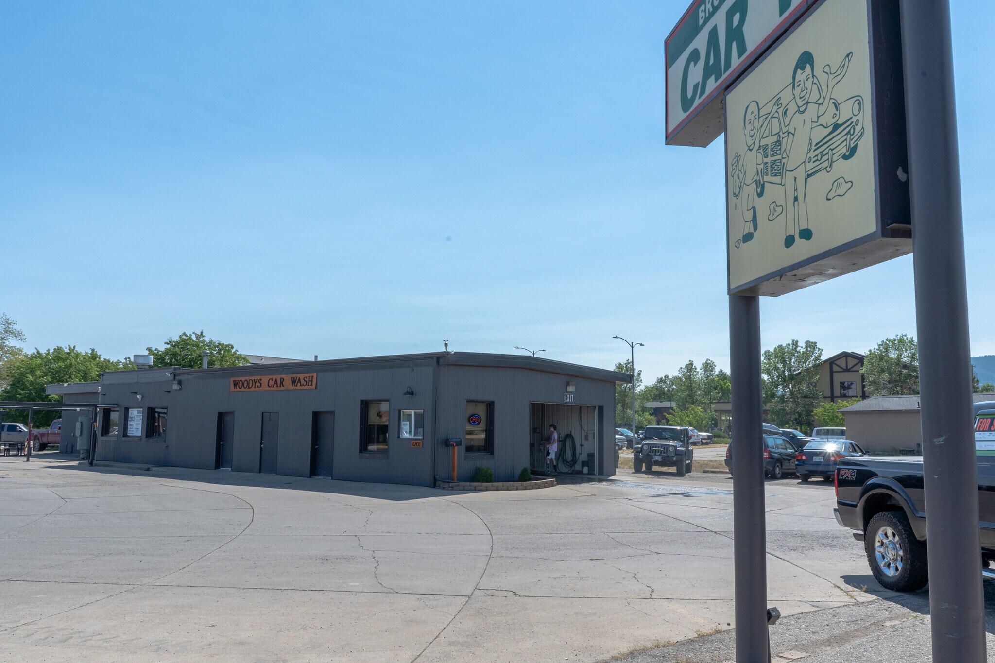 1201 Cedar St, Helena, MT 59601 Woody's Car Wash