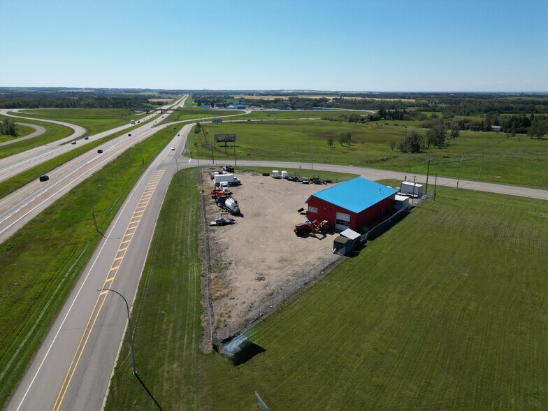 3208 52 Av, Innisfail, AB for sale - Building Photo - Image 2 of 19