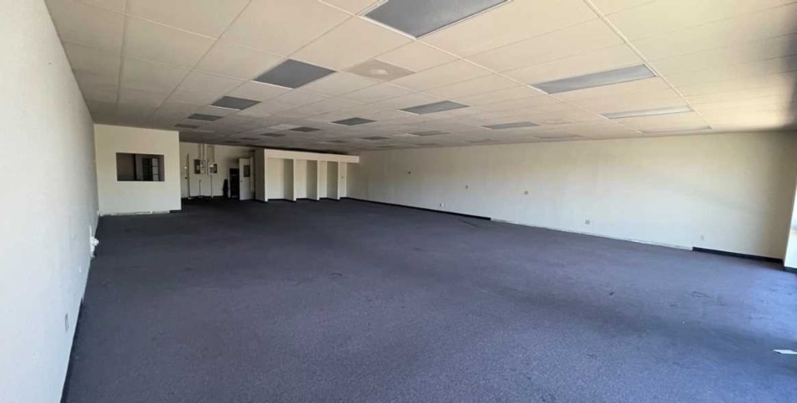 5555 E Bell Rd, Scottsdale, AZ for lease Interior Photo- Image 1 of 3