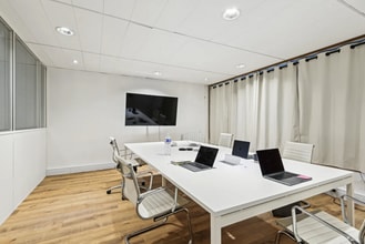 Office in Boulogne-Billancourt for lease Interior Photo- Image 1 of 6